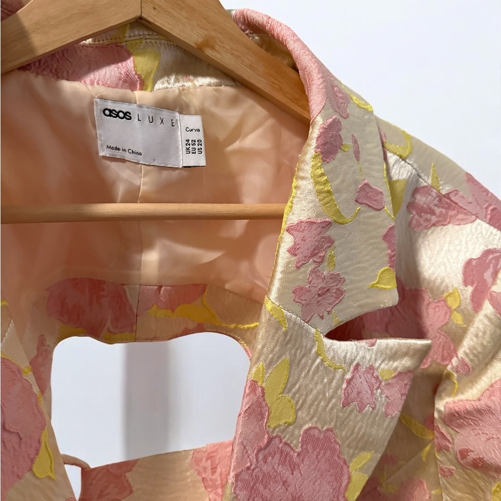 ASOS LUXE Curve Jacquard Cropped Floral Blazer - Picture 6 of 6